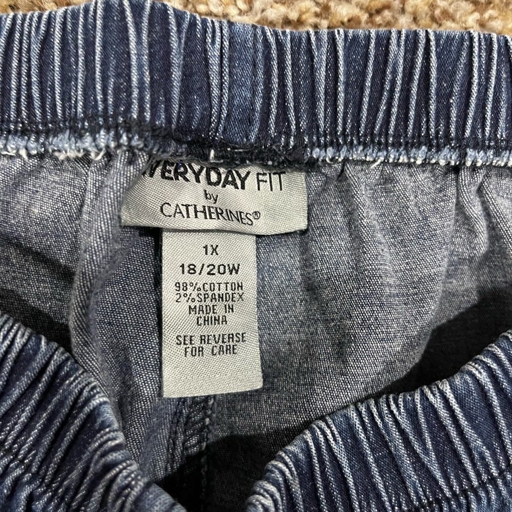 Catherine’s elastic waist jean shorts/crops (below the knee) size 1X 18-20 - Picture 4 of 5